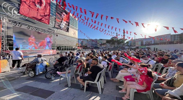 Milli maç coşkusu Gaziosmanpaşada yaşandı