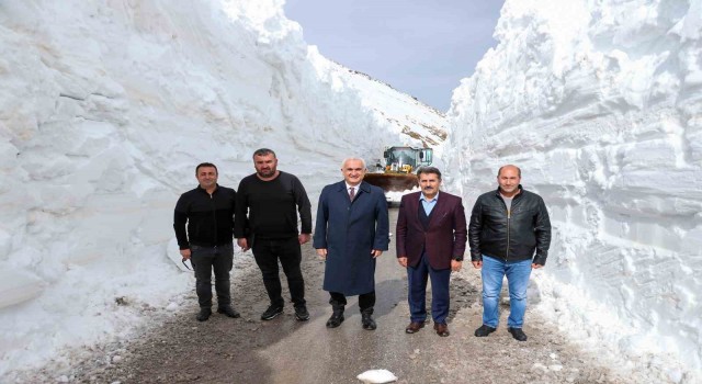 Muş Valisi Çakır, kar kaplanlarını ziyaret etti