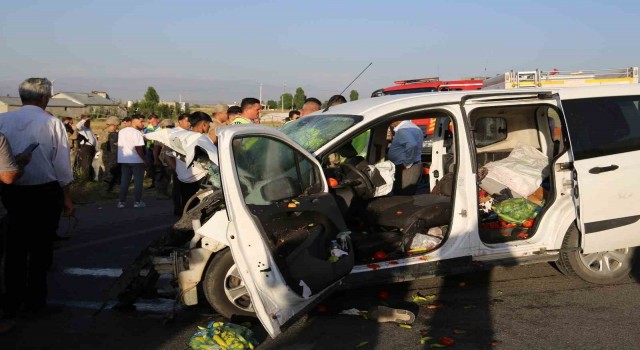 Muşta feci kaza: 1 ölü, 1 yaralı