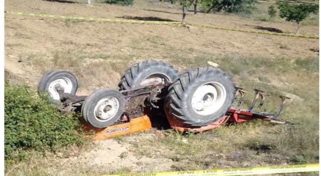 Nevşehirde devrilen traktörün altında kalan yaşlı adam hayatını kaybetti