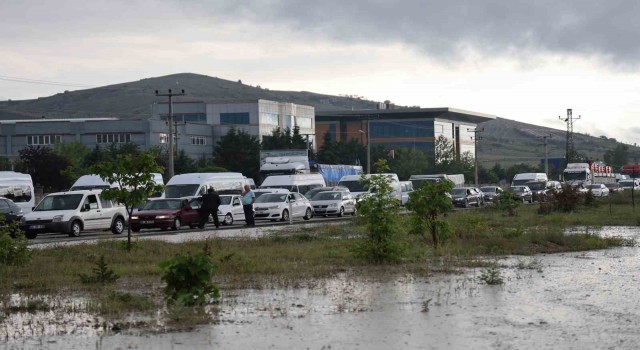 Nevşehirde sağanak yağış ulaşımı olumsuz etkiledi