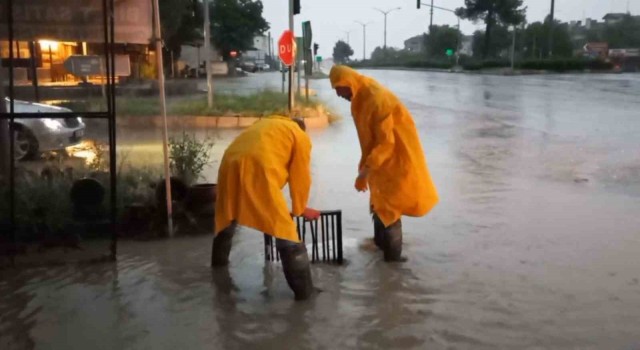 Osmancıkta fırtına, sağanak ve dolu etkili oldu