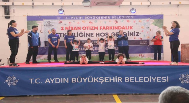 Otizmli çocukların gösterisi büyük beğeni topladı