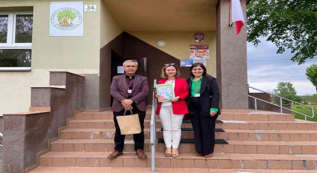 Polonya Eğitim Bakanına Salihlinin yöresel ürünleri takdim edildi