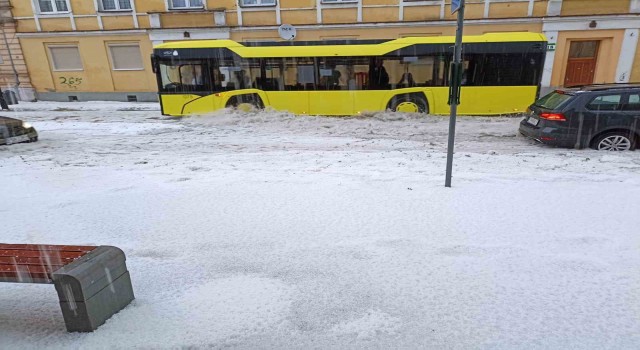 Polonyada sağanak yağış ve dolu hayatı felç etti