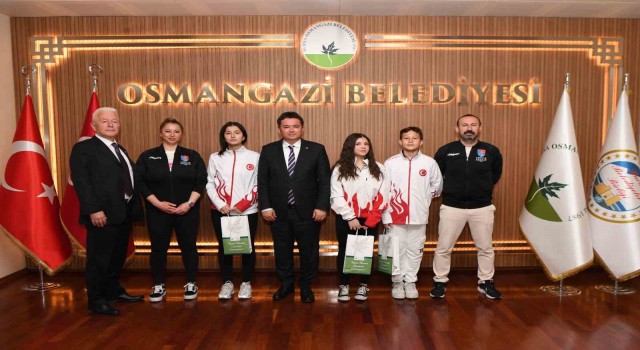 Şampiyon sporculardan Başkan Aydına ziyaret