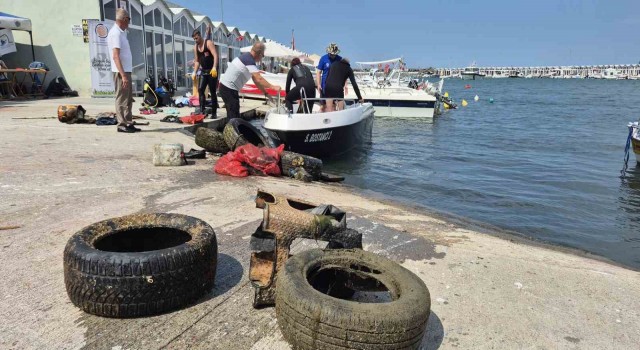 Samsunda dalgıçlardan deniz dibi temizliği