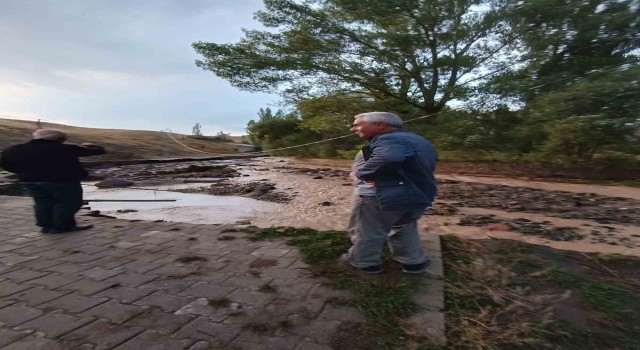 Sarıkamışı sel vurdu: Yollar yıkıldı, evleri su bastı