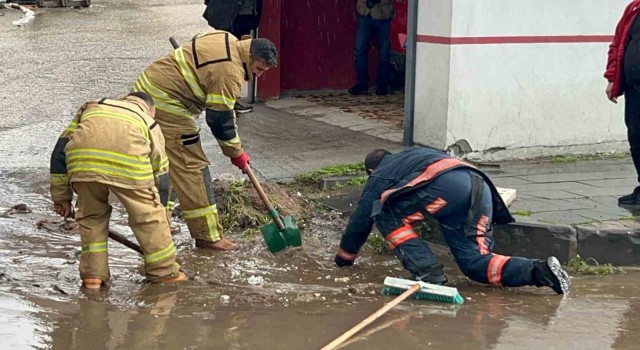 Sarıkamışta sağanak yağış hayatı olumsuz etkiledi