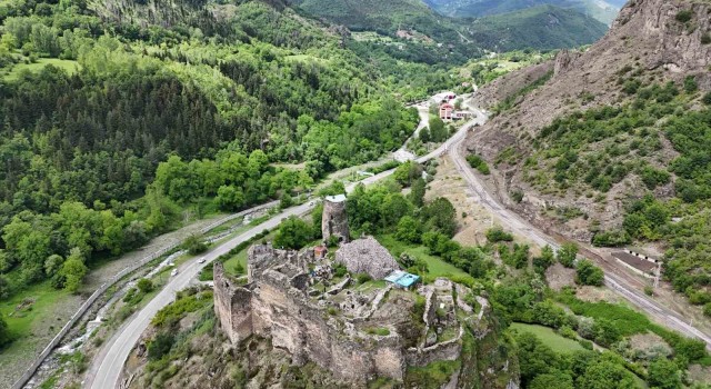 Şavşatın tarihi ve doğal güzelliklerini tanıtmak için bahar gezisi düzenlendi