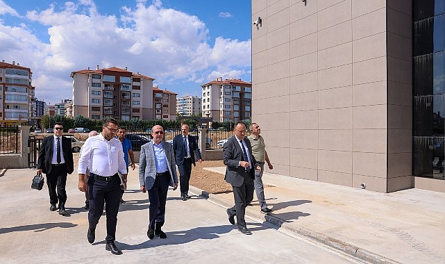 Selçuklu Belediye Başkanı Ahmet Pekyatırmacı, Selçuklu Belediyesi tarafından Konya'ya kazandırılacak Toplum Ruh Sağlığı Merkezi ve Sağlıklı Hayat Merkezi'nde incelemelerde bulundu