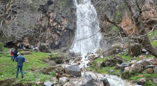 Şırnakta dev şelaleye akınlar başladı