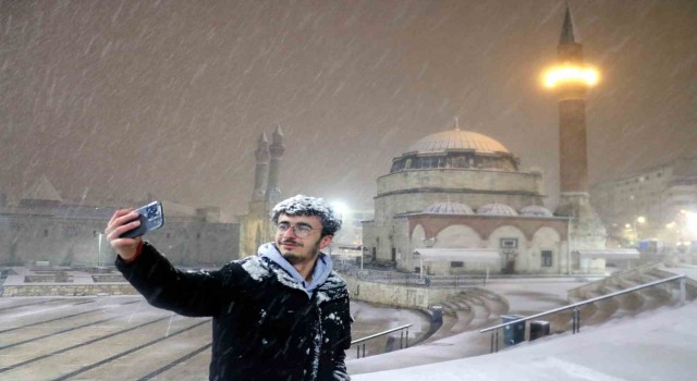 Sivas baharı beklerken kışı yaşadı, ortaya kartpostallık görüntüler çıktı