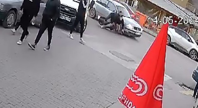 Sivasta otomobil ile motosiklet çarpıştı, 2 kişi yaralandı: Kaza anı kamerada