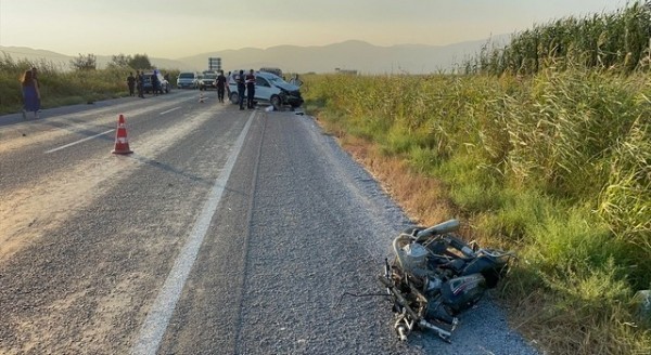 Söke'de hafif ticari araçla çarpışan motosikletin sürücüsü öldü