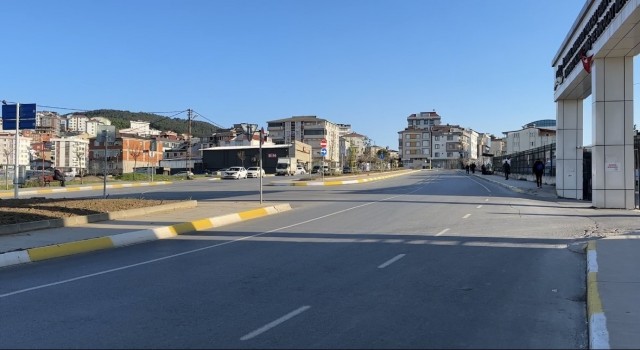 Sultanbeylide otomobilin çarptığı kız çocuğu metrelerce savruldu, kaza anı kamerada