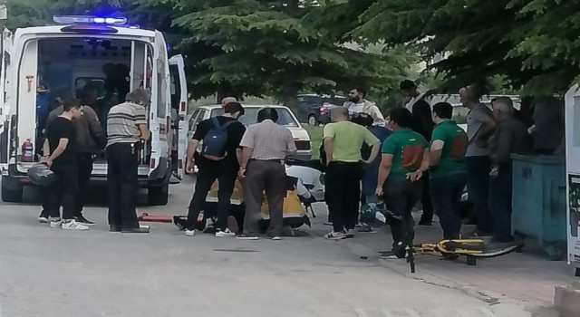 Tavşanlıda motosiklet ile bisiklet çarpıştı: 3 yaralı