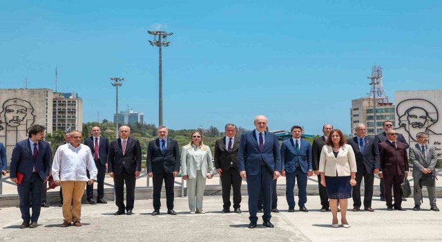 TBMM Başkanı Kurtulmuş, Kübanın bağımsızlık mücadelesinin öncüsü Jose Martinin anıtını ziyaret etti