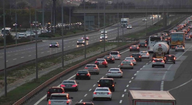 TEMin Bolu geçişinde tatilcilerin trafik çilesi