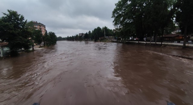 Terme Çayının debisi 805 m3 saniyeyi gördü