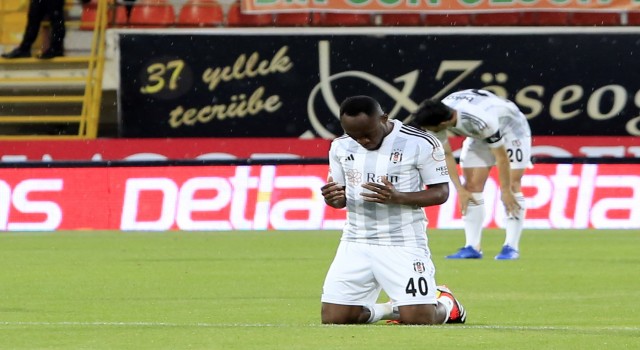 Trendyol Süper Lig: Alanyaspor: 0 - Beşiktaş: 0 (İlk yarı)