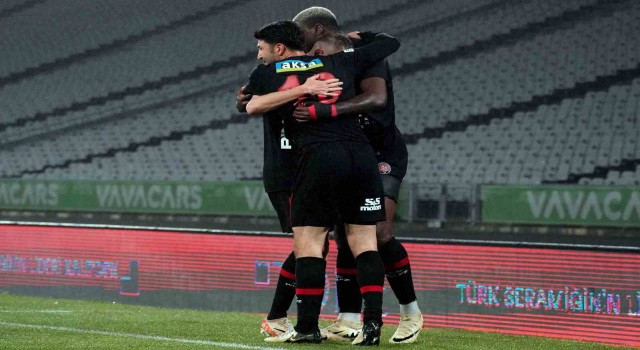 Trendyol Süper Lig: Fatih Karagümrük: 1 - Antalyaspor: 0 (İlk yarı)