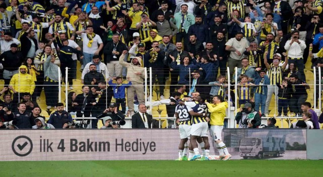 Trendyol Süper Lig: Fenerbahçe: 1 - Beşiktaş: 0 (İlk yarı)