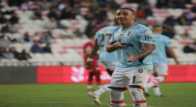 Trendyol Süper Lig: Sivasspor: 0  - RAMS Başakşehir: 1 (İlk yarı)