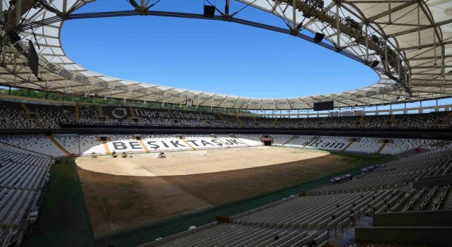 Tüpraş Stadyumunda saha zemini yenileme çalışmaları başladı