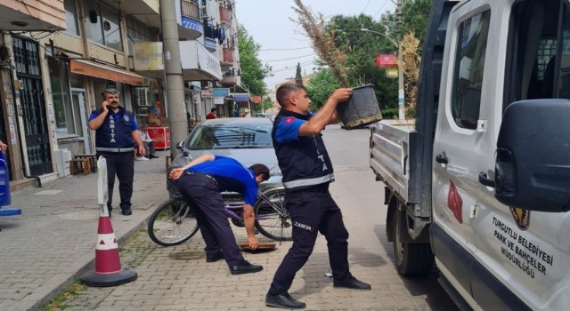 Turgutlu Belediyesi Zabıta Ekipleri göz açtırmıyor