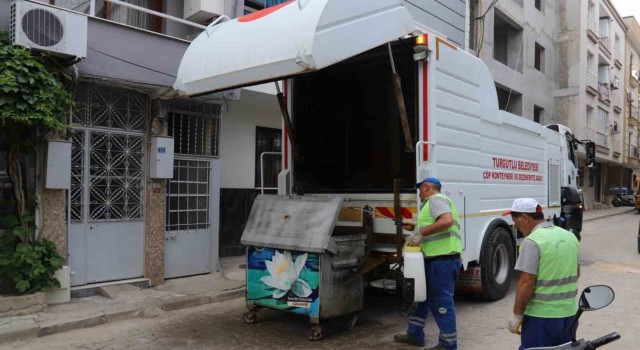 Turgutluda çöp konteynerlerine bahar temizliği