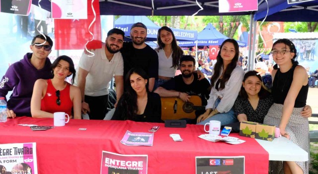 Uluslararası Odunpazarı 3D Gençlik Festivalinde tiyatro ekipleri stant açtı vatandaşları bilgilendirdi