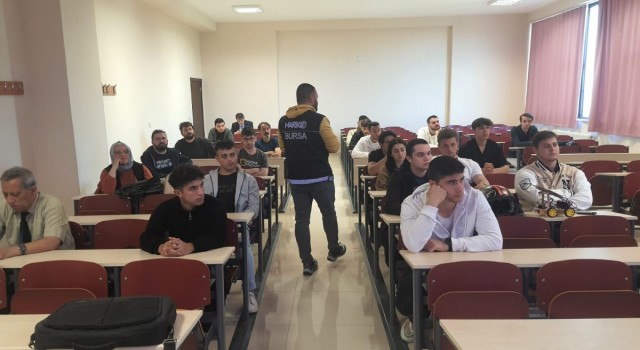 Üniversite öğrencilerine narkorehber semineri