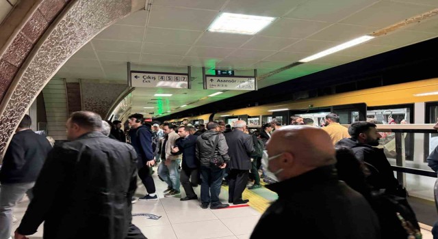 Üsküdar-Samandıra metro hattında arıza nedeniyle seferler aksadı