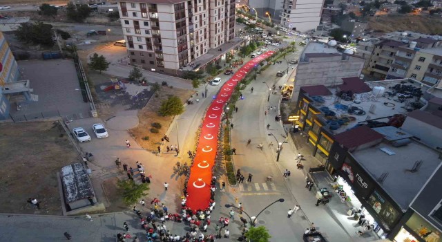 Vali Atay: “Özellikle ifade ediyorum sözde komutanları hain planları için askeri birlikleri harekete geçirdi”