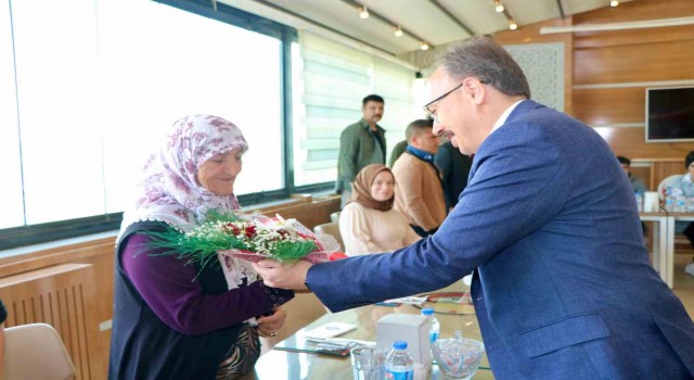 Vali Kızılkaya, Anneler Gününde güvenlik korucusu aileleriyle bir araya geldi