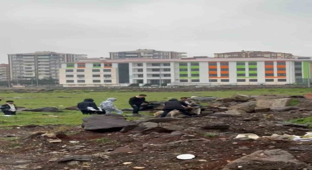 Yağmurda ıslanan köpeğe yuva yapan öğrenciler yürekleri ısıttı