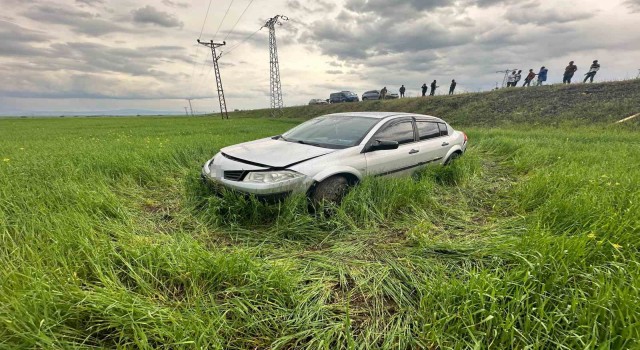 Yağmurlu havada kontrolden çıkan araç kaza yaptı: 1 yaralı