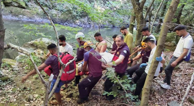 Yalovada şelaleden düşen genç 1,5 saatlik çalışmayla kurtarıldı