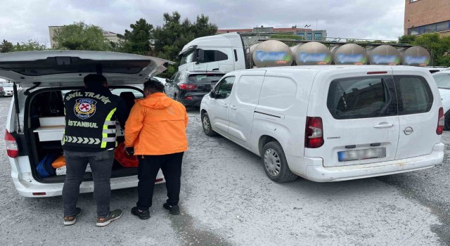 Yan yoldan geri çıkarken trafik akışını engelleyen sürücülere ceza yağdı