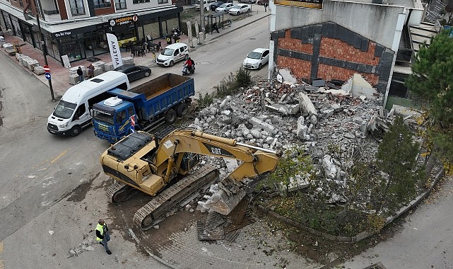 Yeşilova'ya nefes aldıracak proje için yıkıma başlandı